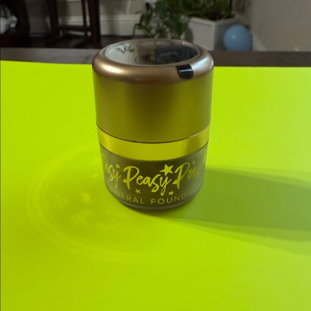 Peasy Peasy Mineral Foundation shade: Deep